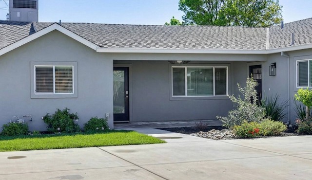 Cozy 2-bedroom House in Serene Hughson