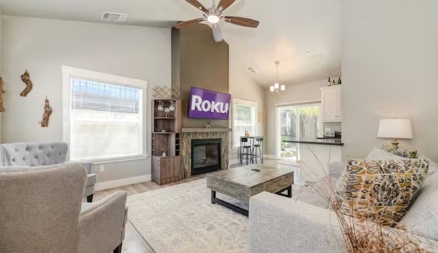 Cozy 2-Story Cottage Near Historic Folsom!