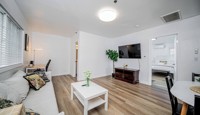Cozy 2BR/2BA Guest House in Alhambra w/AC, WiFi, Peaceful Stay