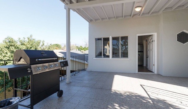 Cozy 3 bedroom 2 bath apartment in the heart of San Fernando