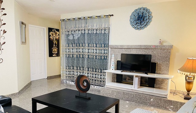 Cozy 4B2B house Silicon central area W/D parking