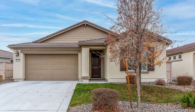 Cozy 4BD Sleeps 10 Near Airport Backyard WiFi Family Friendly Spacious Parking