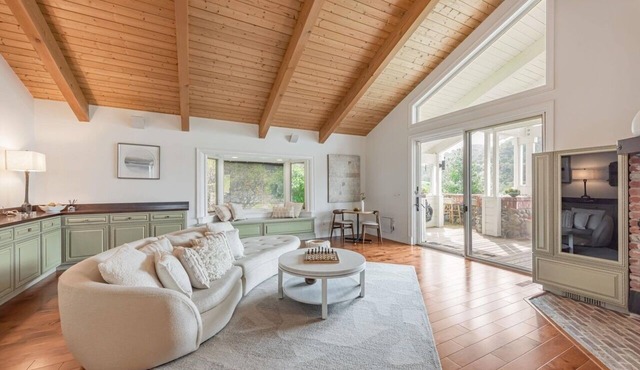 Cozy 6 bd room Retreat near Saint Mary's College