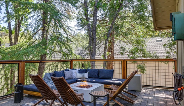 Cozy A-Frame Cabin in Groveland - Near Lake!