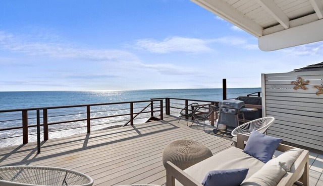 Cozy Beach Cottage On The Sand!