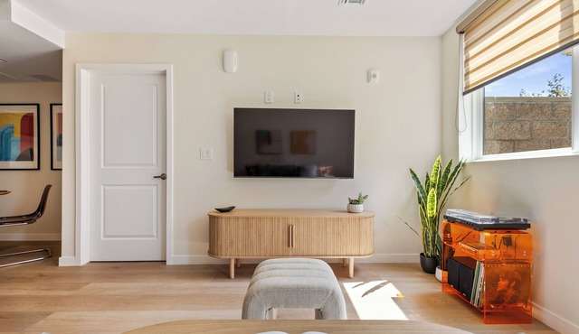 Cozy, Bright and Airy 1 BR Gem in Glendale