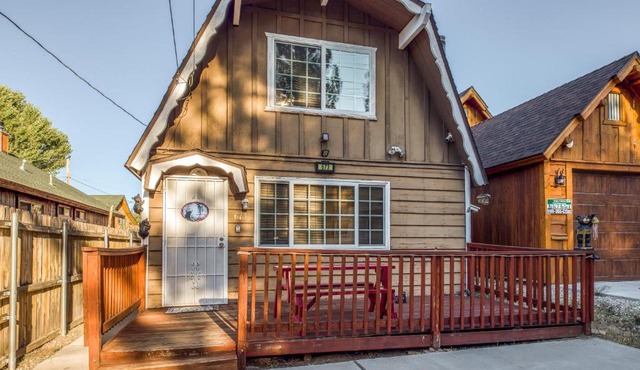 Cozy Cabin on Elm