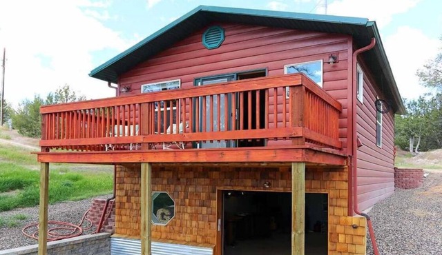 Cozy Cabin Retreat, Enjoy the outdoors, Pets Welcome!