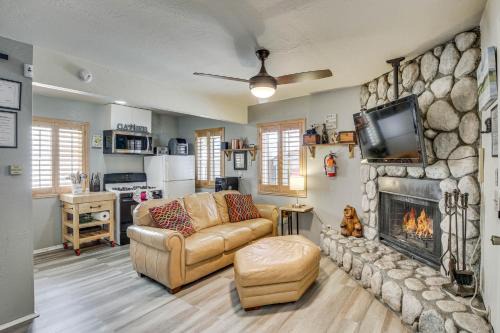 Cozy Cabin w/Deck - 2 Mi to Bear Mountain Resort!