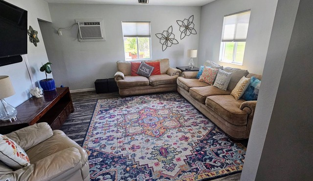 Cozy Country Cottage- a farm experience, yet close to town