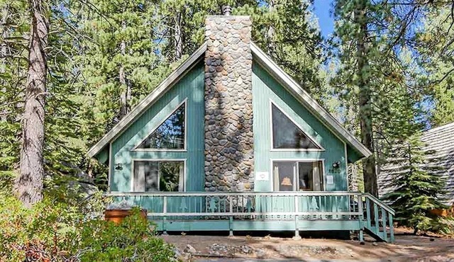 Cozy Dog-Friendly Family Cabin with Pool Table and Deck in South Lake Tahoe, California