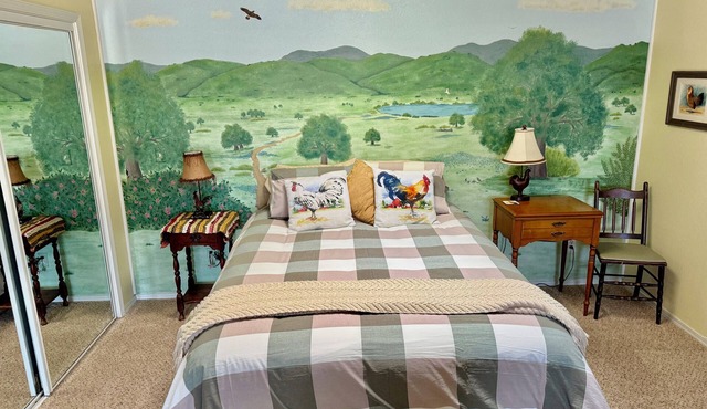 Cozy farmhouse studio, a chicken lovers dream!