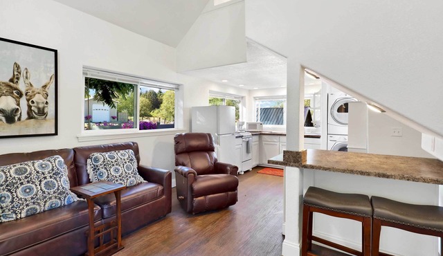 Cozy Ferndale Studio on 20-acre Working Farm! in Ferndale