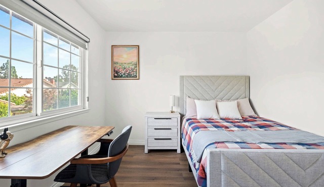 Cozy Full Bedroom Shared Home, Great Value