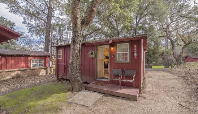 Cozy home, full kitchen for two!