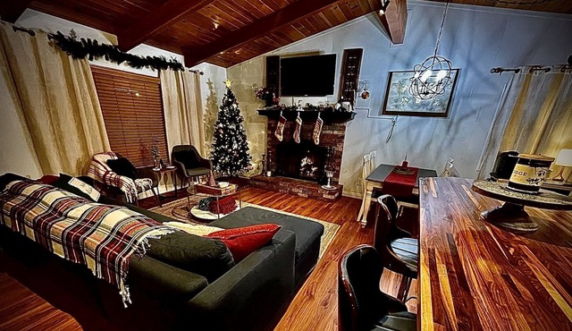 Cozy Home + Sauna Centrally Located in Wrightwood