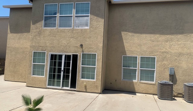 Cozy house in lovely Merced with AC, WiFinNear Merced Mall and UC Merced
