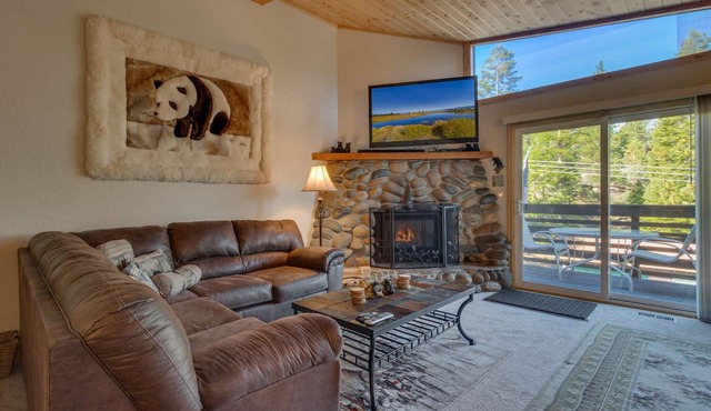Cozy Lake Tahoe Condo very close to Heavenly Ski Resort (SL223SB)