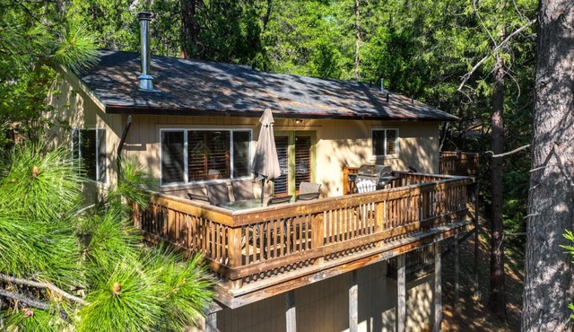 Cozy Mi-Wuk Village Cabin w/Deck!