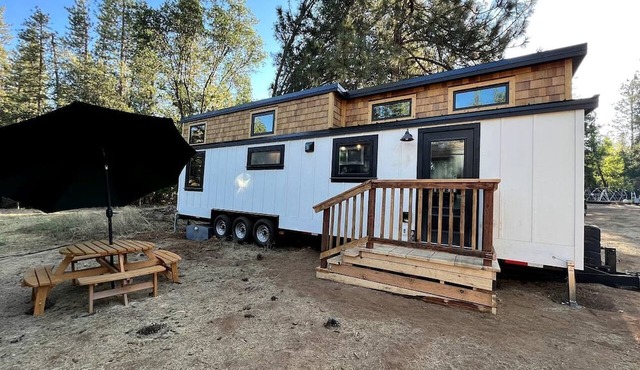 Cozy Modern Tiny Retreat with Yoga Dome, Garden, and Stargazing in Groveland, California