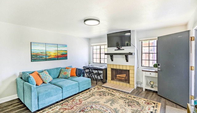 Cozy Monterey Apartment - Walk to Wharf & Dtwn!