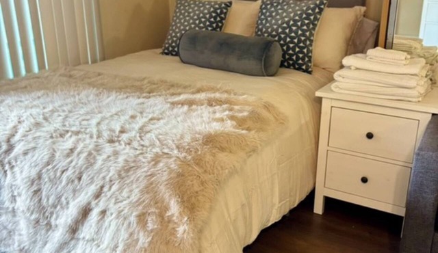 Cozy Newport Beach Studio with Patio, Workspace & AC