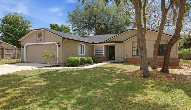 Cozy Orlando getaway | Near Disney | Fenced Yard in Ocoee