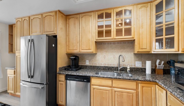 Cozy Private Bedrooms with Shared Bath Kitchen near SFO