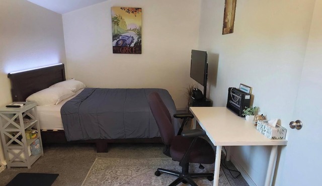 Cozy Private entrance Suite with private Bathroom in Sacramento
