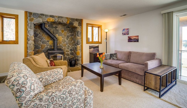 Cozy Reno Vacation Rental ~ 9 Mi to Mt Rose!