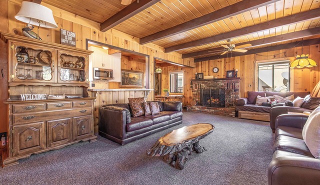 Cozy & Spacious 3 Bedroom 2 bath Mountain Home Retreat