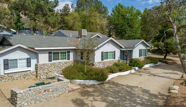 Cozy stay at the Lake Hughes Inn