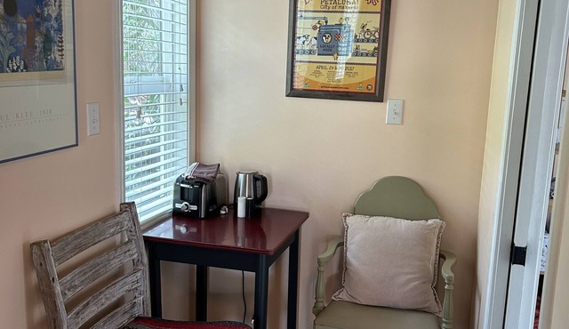 Cozy Studio Cottage in Old Downtown Petaluma in Petaluma