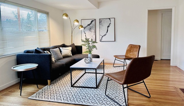 Cozy Three Bedroom Home on Cameo Acres