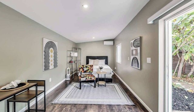 Cozy West oakland cottage with Air Conditioning