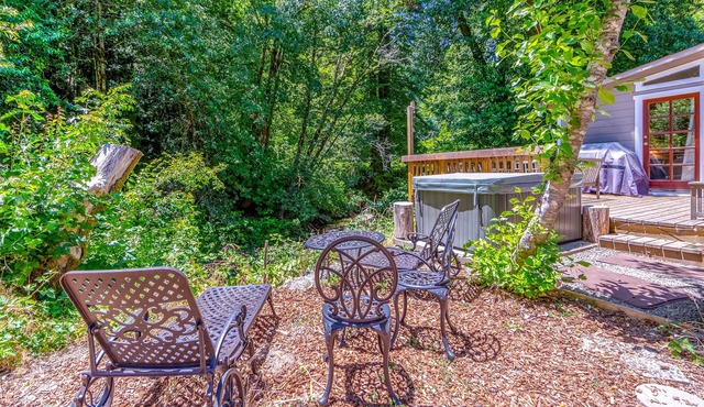 Creek-side home close to river/woods with private hot tub & deck - dog-friendly