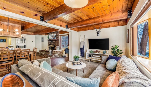 Cub Cabin Escape: Hot Tub, Games, Fire Pit, BBQ
