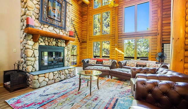 Custom Built 6BR Chalet w/Views of Trees & Wildlife, WiFi & Large Deck