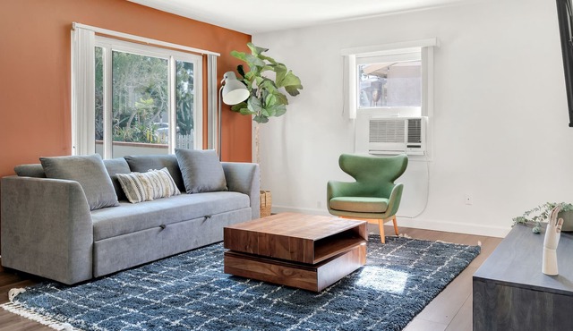 Cute and Cozy 5 min to Colleges