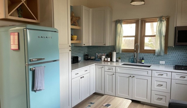 Darling Tiny House - 2 Blocks from State St.