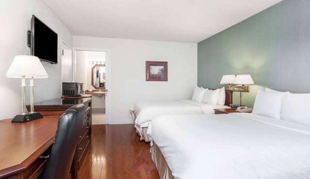 Days Inn & Suites by Wyndham Sunnyvale
