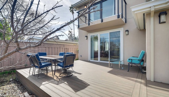 Deck & Yard: Guest House in San Jose!