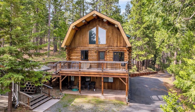 Deer Show Cabin + Pool Table