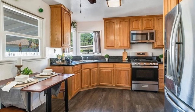 Delightful 3-bedroom house with WiFi in San Bernardino