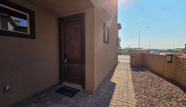 Delightful own entrance 1b1b with AC in Henderson
