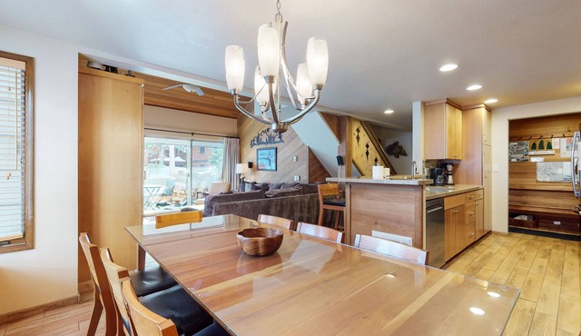 Deluxe, Remodeled Condo in a Quiet Location. Near Biking Trails & Lakes Basin