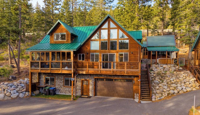 Denton by AvantStay | Hot Tub, Enclosed Deck w/Fire Pit | Near Skiing & Lake!