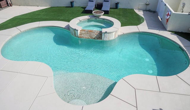 Desert Gem - Spacious home, relaxing pool and spa in Thousand Palms