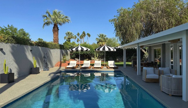 Desert House Palm Springs: Pool, Walkable