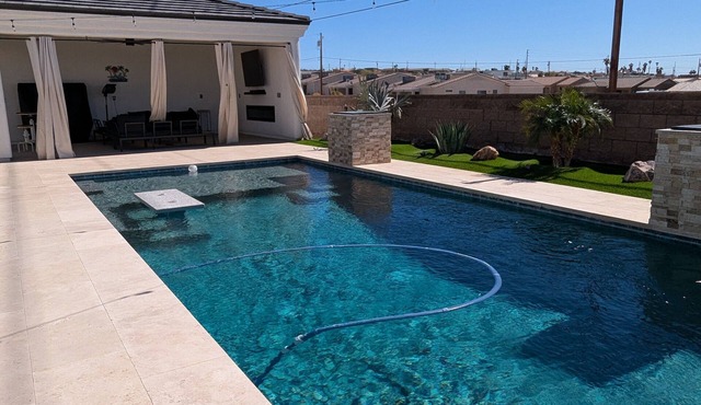 Desert Rose Oasis, Pool, Firepit, Lake Views!